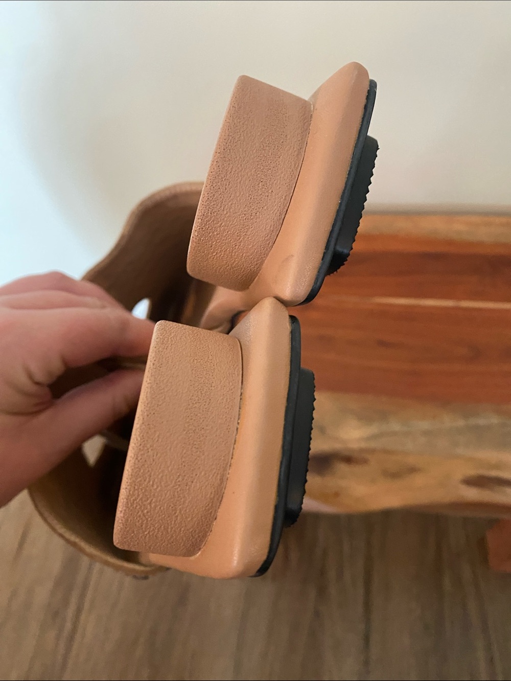 Comfuy Women's Tan Suede Crystal-Embellished Slide pierced Mules. Size 8 - Picture 4 of 6